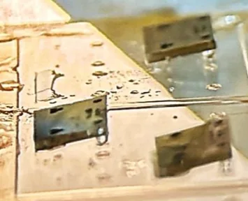 Array of chiplets on alignment test die