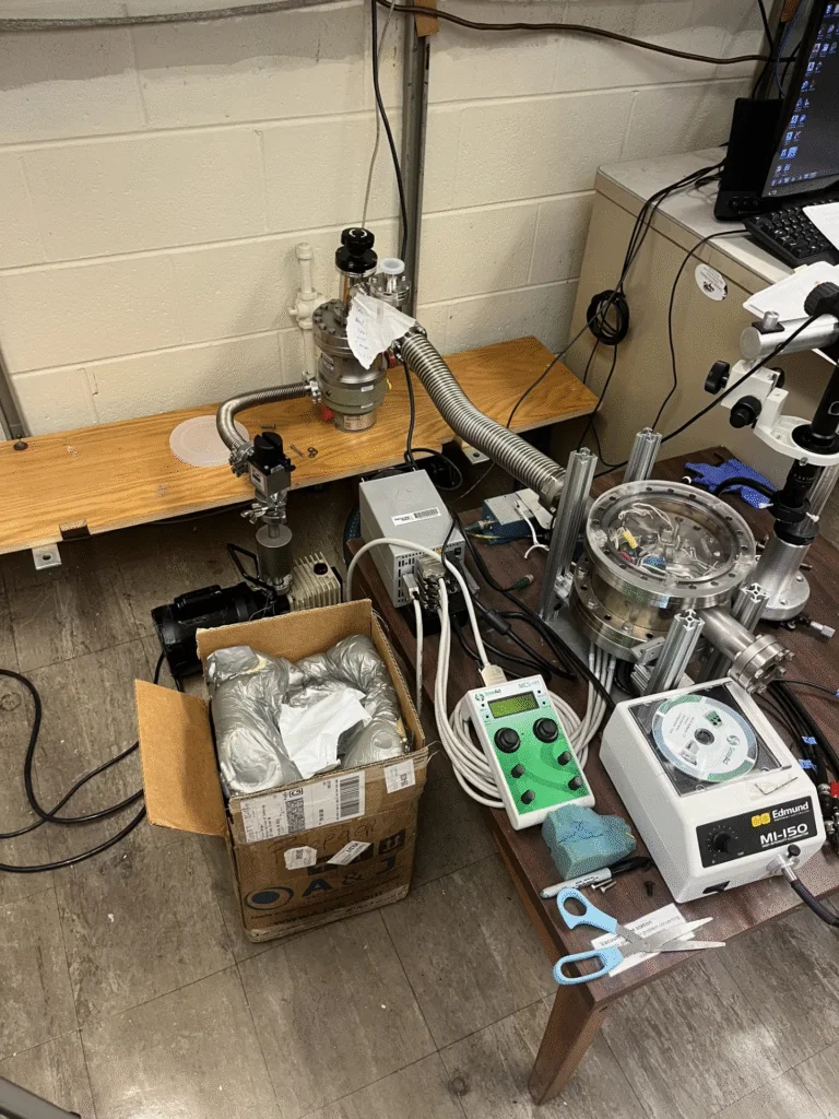 Four-point probe station under vacuum